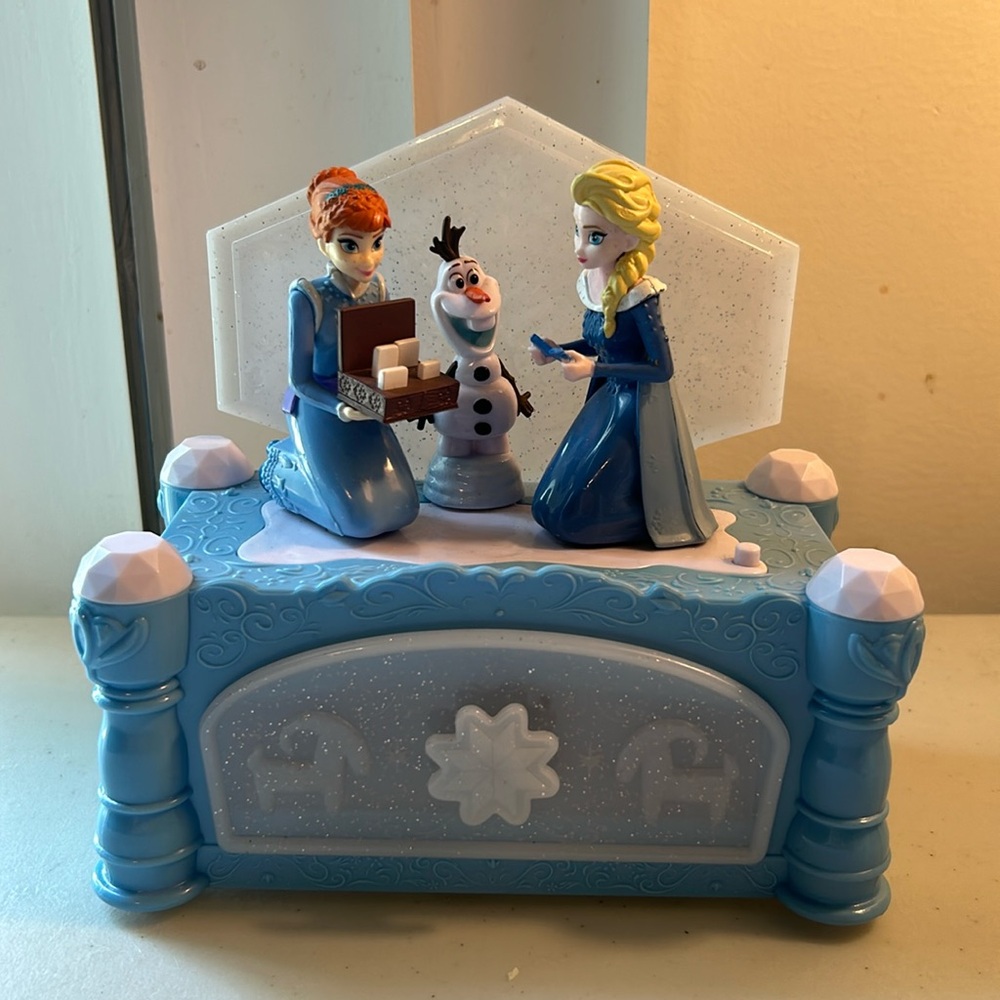 Jakks Disney Animatronic Musical Jewelry Box--Build a Snowman -Anna, Elsa, &Olaf